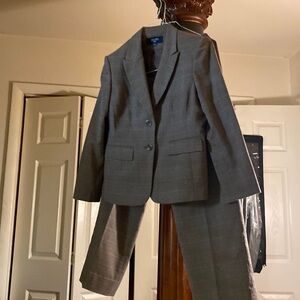 2piece pant suit like a grey tweed lined big buttons wide collar
